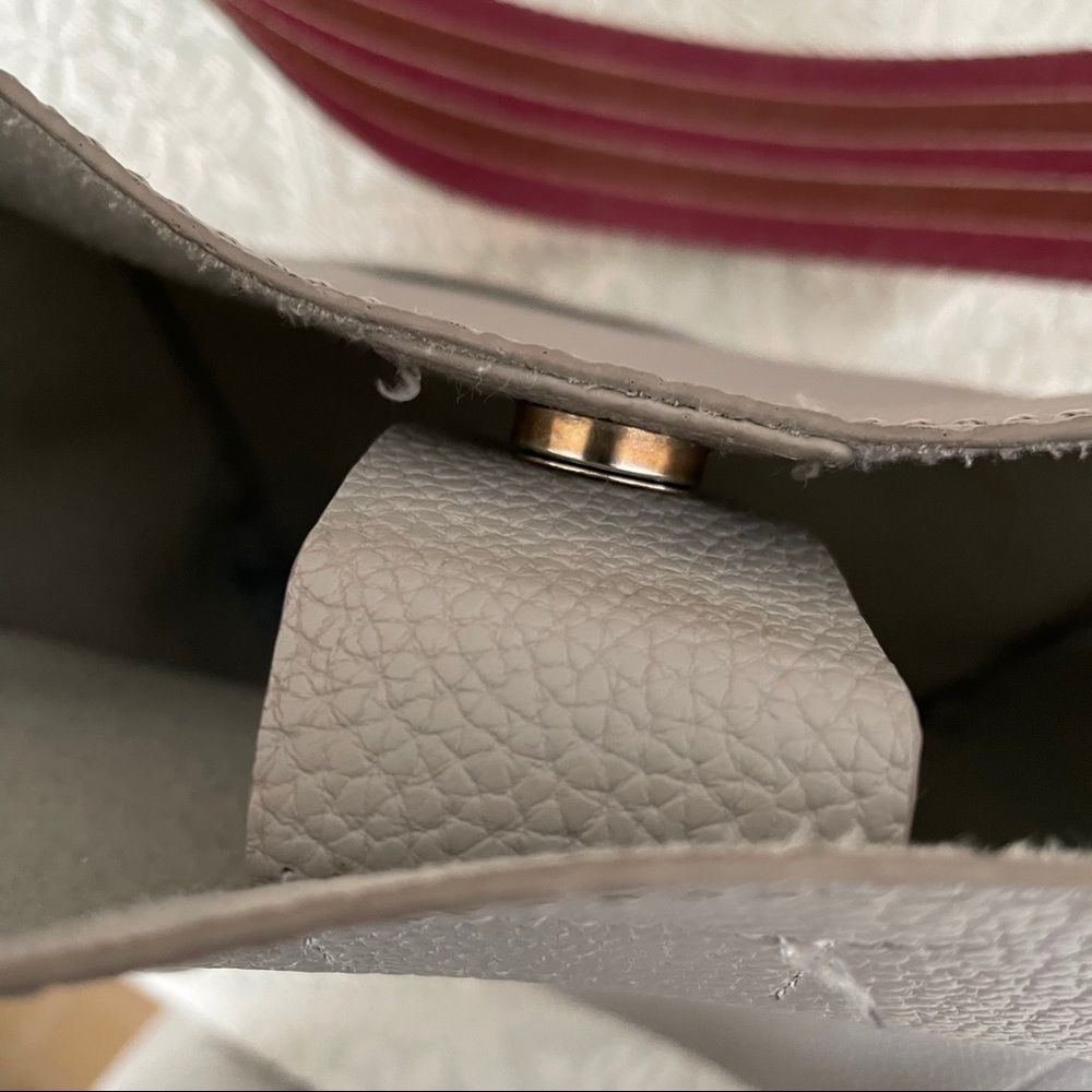 Gray Pebbled Leather Like Handbag Multicolor Strap - Picture 7 of 8